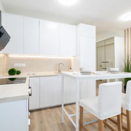 Alure Residences 2 & 24H Self Check-In, Parking In The Garage In The Apartment Building Included, New Building, Terrace, Green Location With A Forest Park With A Lake, Children'S Playground Banská Bystrica Eksteriør bilde