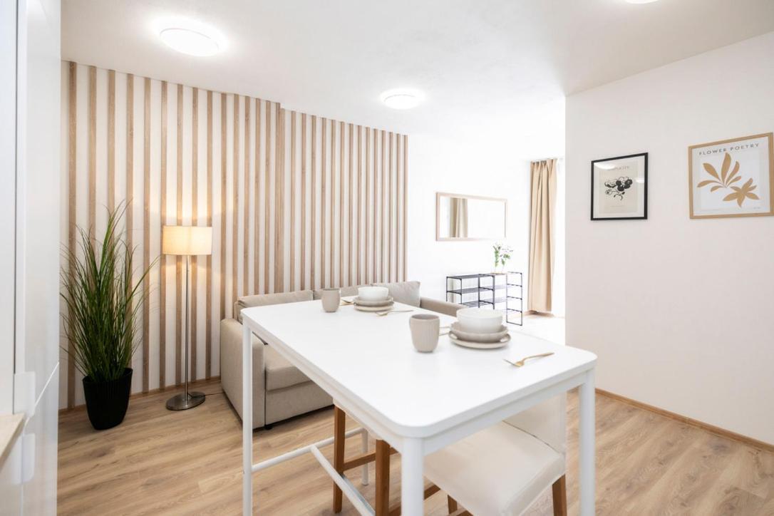 Alure Residences 2 & 24H Self Check-In, Parking In The Garage In The Apartment Building Included, New Building, Terrace, Green Location With A Forest Park With A Lake, Children'S Playground Banská Bystrica Eksteriør bilde