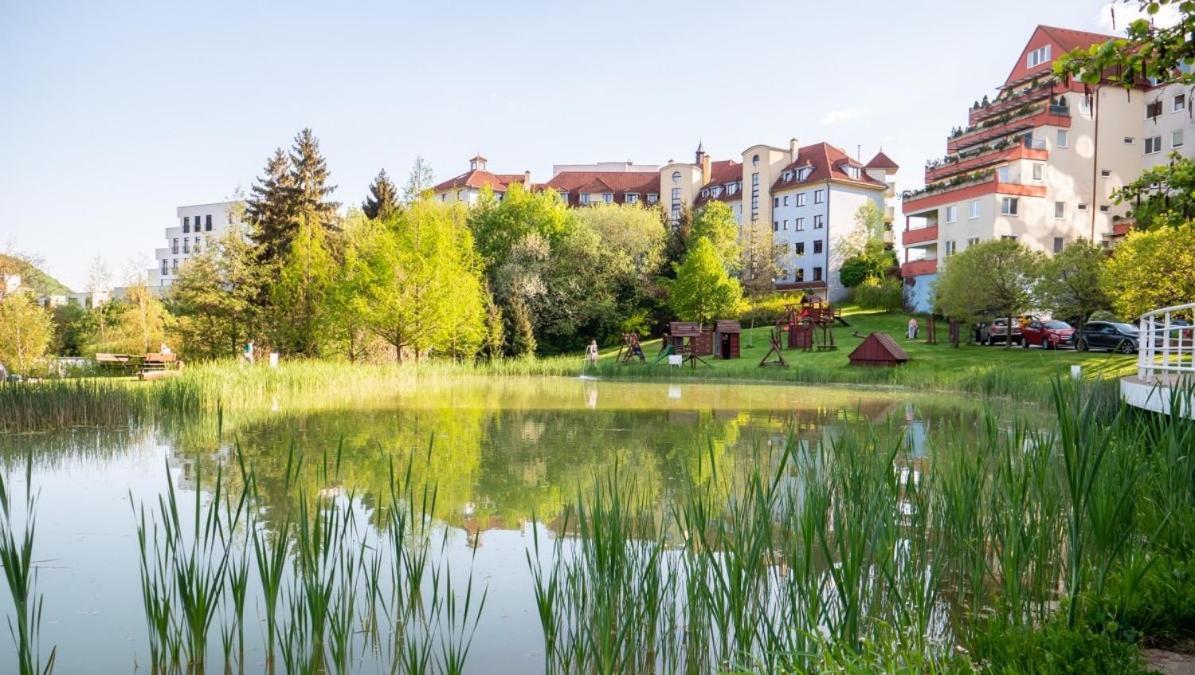 Alure Residences 2 & 24H Self Check-In, Parking In The Garage In The Apartment Building Included, New Building, Terrace, Green Location With A Forest Park With A Lake, Children'S Playground Banská Bystrica Eksteriør bilde